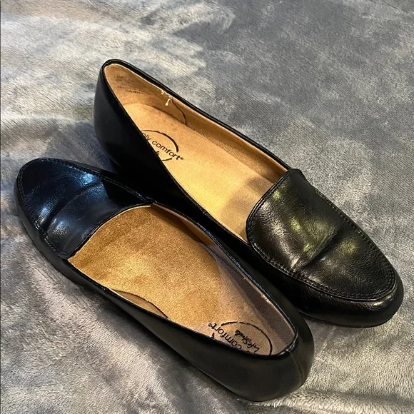 Naturalizer Black Leather Loafers - Picture 5 of 7
